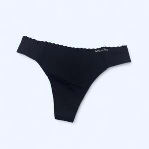 La Vie en Rose Black Seamless Thong Underwear